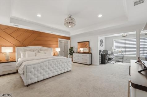 23 Claridge Lane Raritan NJ 08822