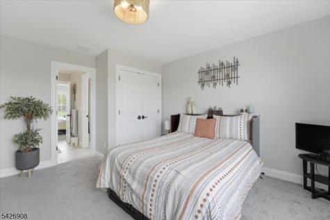 23 Claridge Lane Raritan NJ 08822