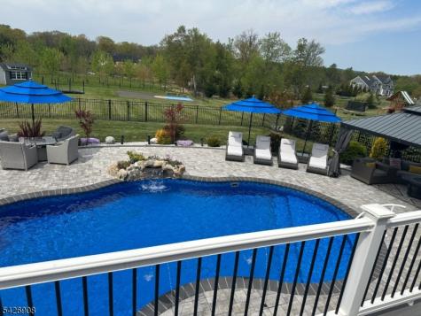 23 Claridge Lane Raritan NJ 08822