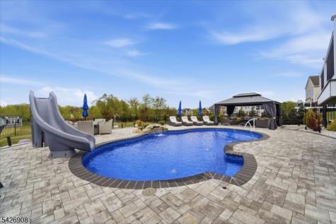 23 Claridge Lane Raritan NJ 08822
