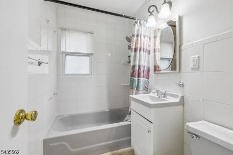 215 Henley Avenue New Milford NJ 07646