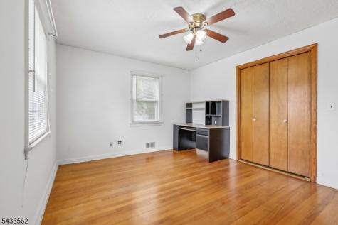 215 Henley Avenue New Milford NJ 07646
