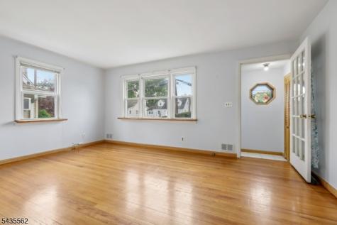 215 Henley Avenue New Milford NJ 07646