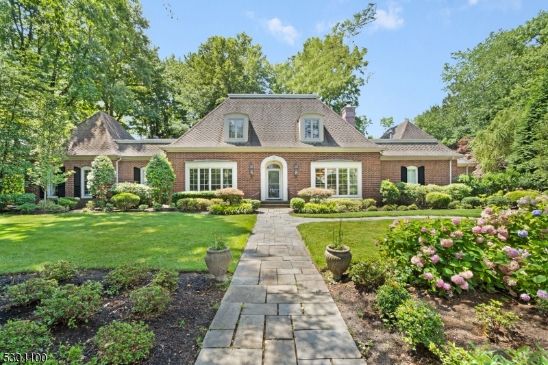 2 Canoe Lane Roseland NJ 07068