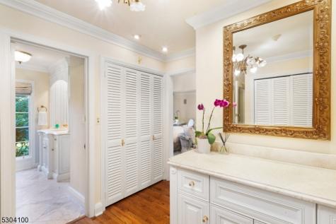 2 Canoe Lane Roseland NJ 07068