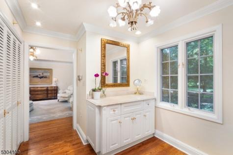 2 Canoe Lane Roseland NJ 07068