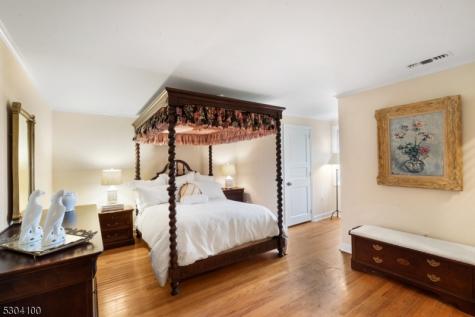 2 Canoe Lane Roseland NJ 07068