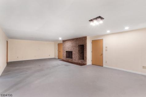 2 Canoe Lane Roseland NJ 07068
