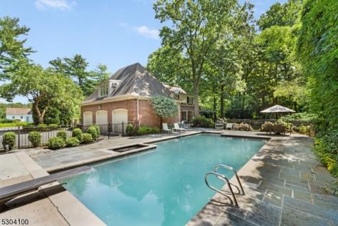 2 Canoe Lane Roseland NJ 07068