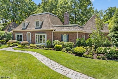 2 Canoe Lane Roseland NJ 07068