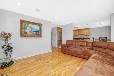 4 Maple Avenue Waldwick NJ 07463