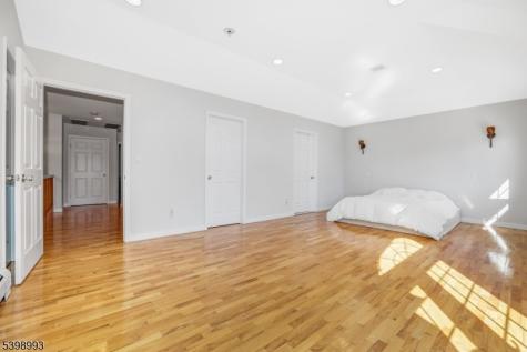 4 Maple Avenue Waldwick NJ 07463