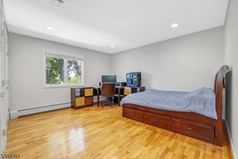 4 Maple Avenue Waldwick NJ 07463