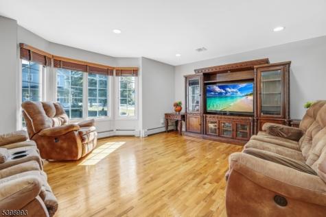 4 Maple Avenue Waldwick NJ 07463
