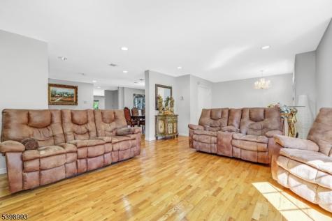 4 Maple Avenue Waldwick NJ 07463