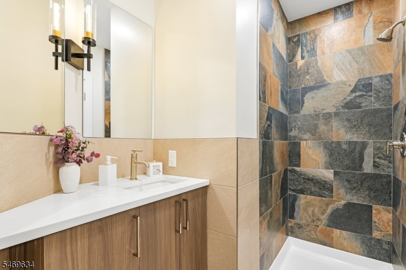 17 Princeton Road Elizabeth NJ 07208