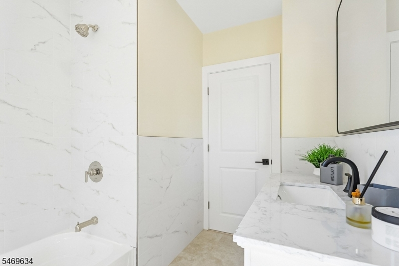 17 Princeton Road Elizabeth NJ 07208