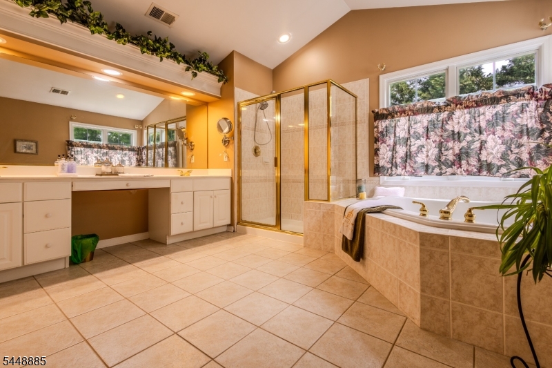 18 Hartlander Street East Brunswick NJ 08816