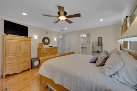 942 Liberty Street Belvidere NJ 07823