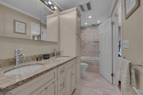 942 Liberty Street Belvidere NJ 07823