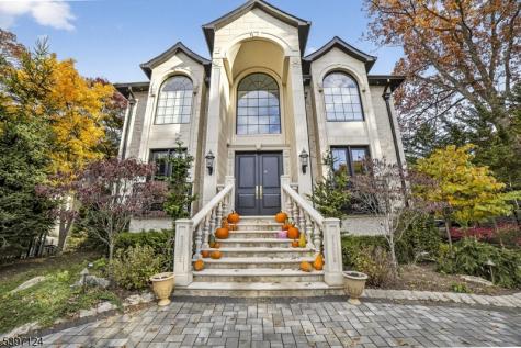 1096 Briar Way Fort Lee NJ 07024