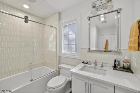 1096 Briar Way Fort Lee NJ 07024