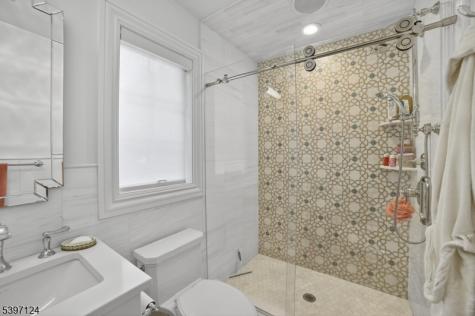 1096 Briar Way Fort Lee NJ 07024