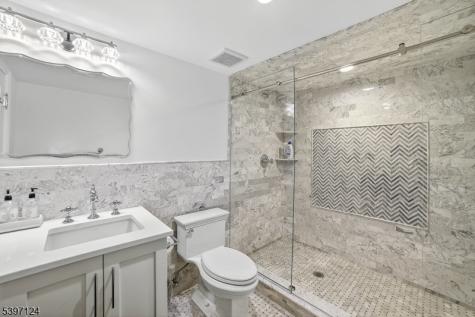 1096 Briar Way Fort Lee NJ 07024