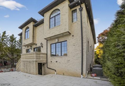 1096 Briar Way Fort Lee NJ 07024