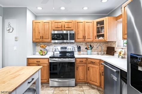 16 10TH Avenue Monroe NJ 08831