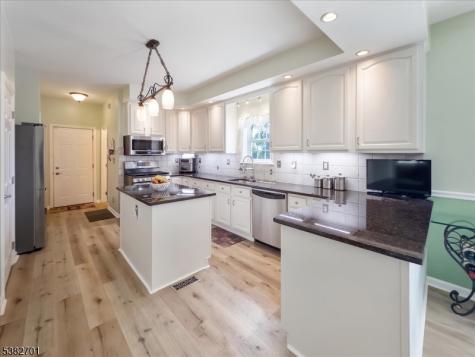 15 Alaco Lane Holland NJ 08848