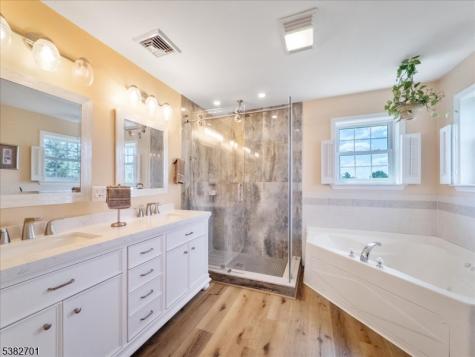 15 Alaco Lane Holland NJ 08848