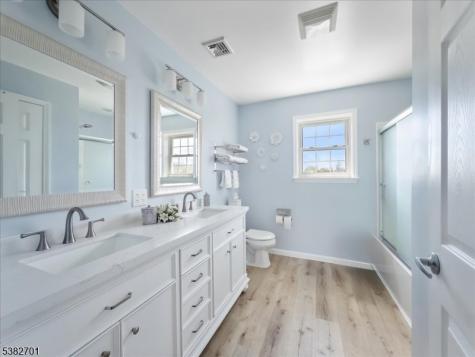 15 Alaco Lane Holland NJ 08848