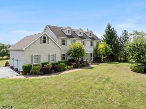 15 Alaco Lane Holland NJ 08848