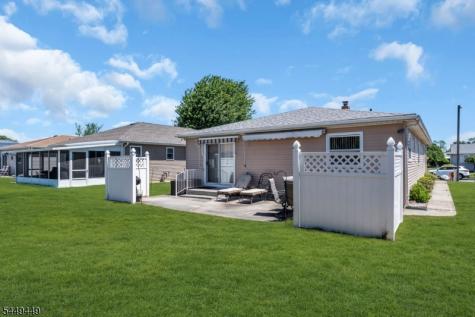 15 Capri Court Berkeley NJ 08757