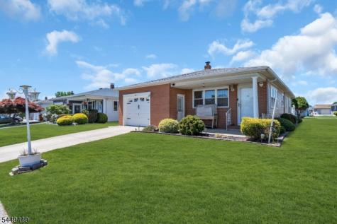 15 Capri Court Berkeley NJ 08757