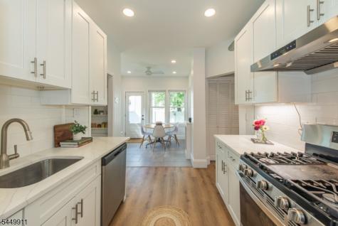 31 Morse Avenue East Orange NJ 07017