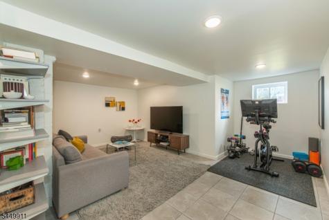 31 Morse Avenue East Orange NJ 07017