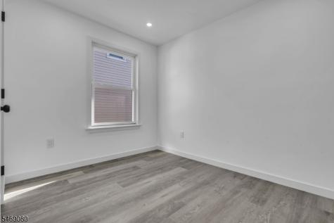 508 W 3rd Avenue Roselle NJ 07203