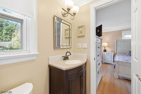 101 Walnut Street Oakland NJ 07436