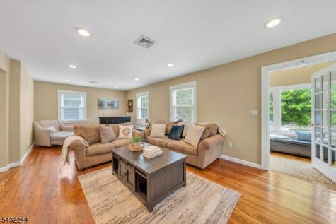15 Oak Place Hawthorne NJ 07506