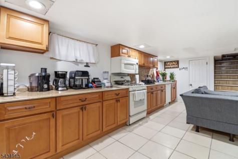 407 3RD Avenue Newark NJ 07107