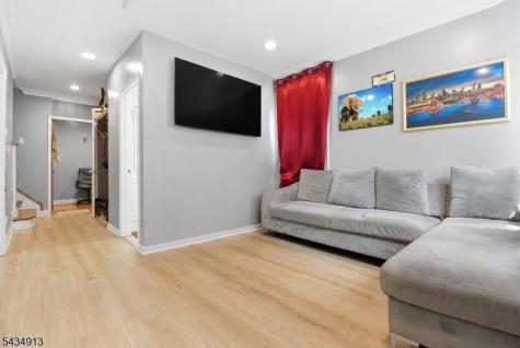 407 3RD Avenue Newark NJ 07107