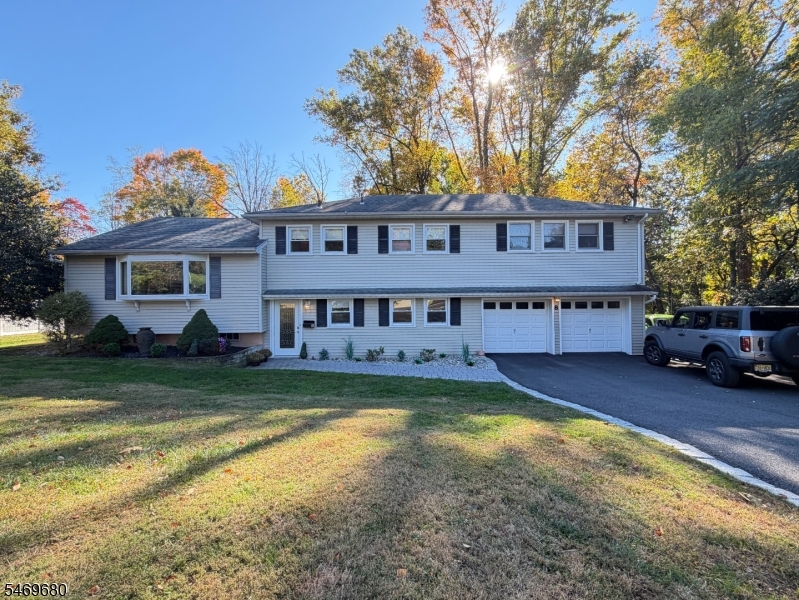 8 Hillside Court East Morris Plains NJ 07950