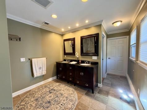 8 Hillside Court East Morris Plains NJ 07950