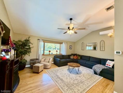 8 Hillside Court East Morris Plains NJ 07950