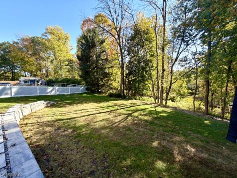 8 Hillside Court East Morris Plains NJ 07950