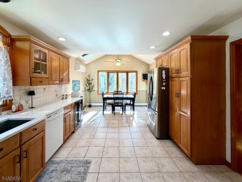 8 Hillside Court East Morris Plains NJ 07950