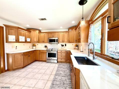 8 Hillside Court East Morris Plains NJ 07950