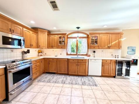8 Hillside Court East Morris Plains NJ 07950